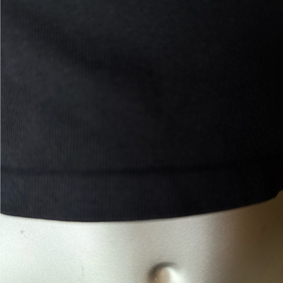 Elegant Black Long Sleeve Crop Top - Picture 3 of 8